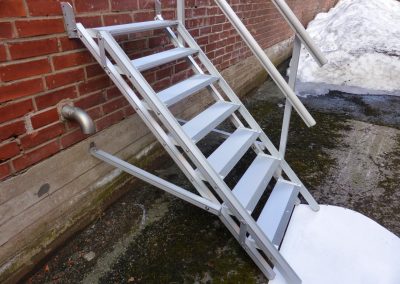 Uimaportaat, erikoinen alatuki